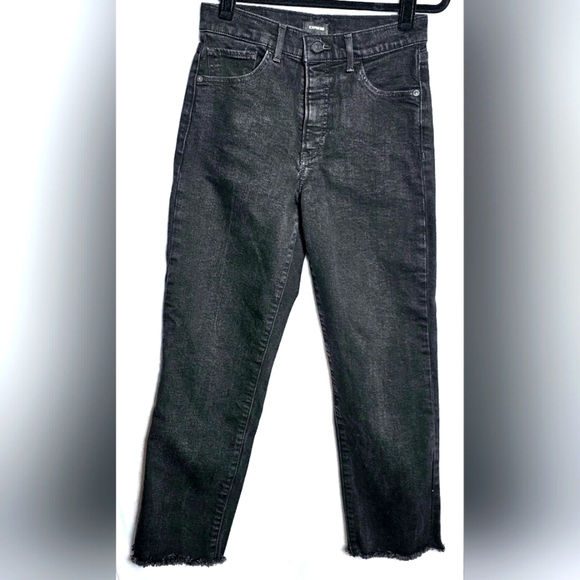 Express Straight Ankle High Rise Raw Hem Black Wash Jeans Size 6R - Picture 1 of 12